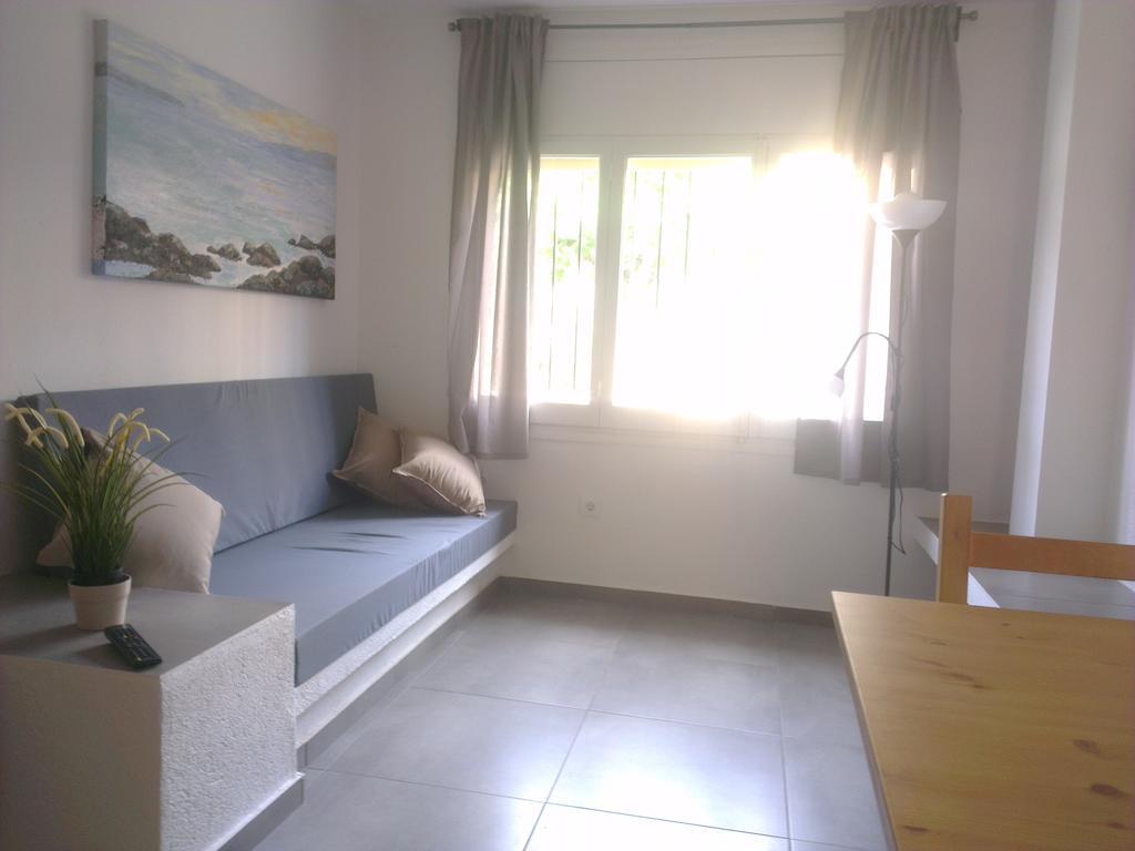 Apartaments La Riera Roses Ruang foto