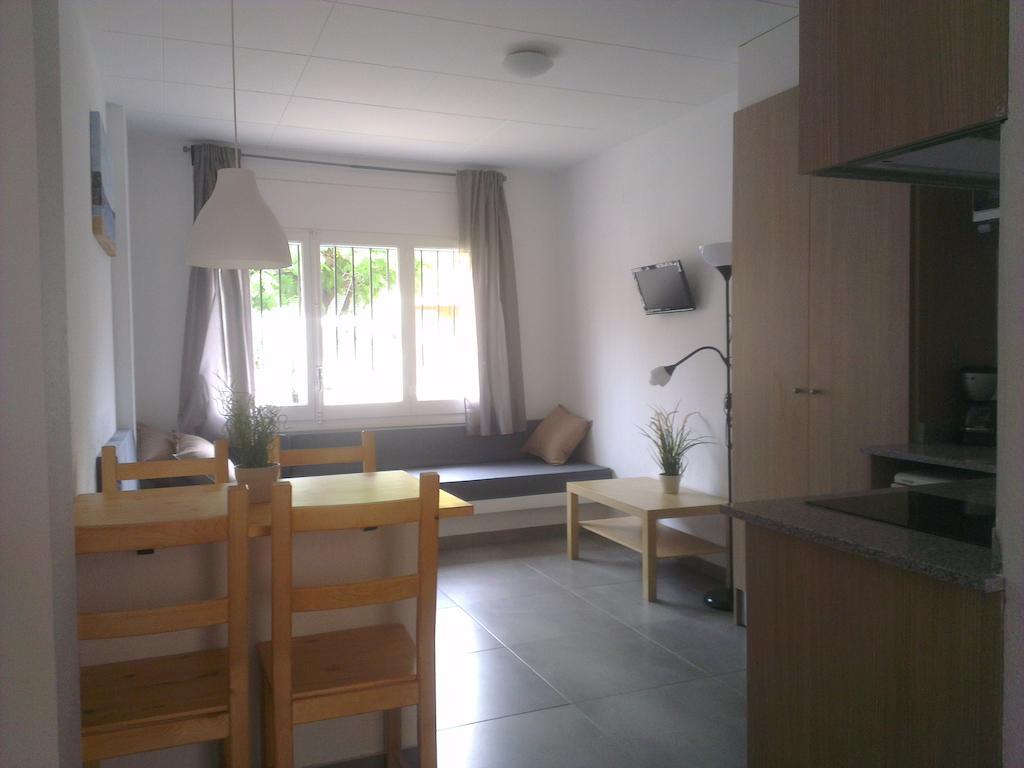 Apartaments La Riera Roses Ruang foto