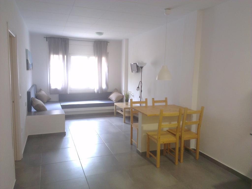Apartaments La Riera Roses Ruang foto