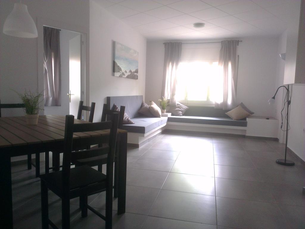 Apartaments La Riera Roses Ruang foto